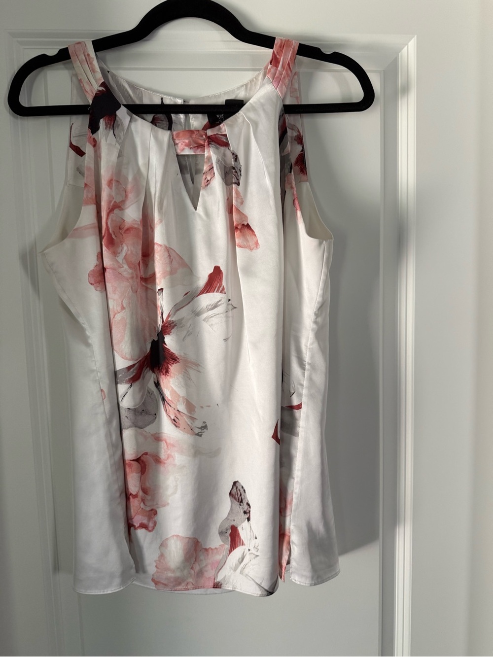White House Black Market White Floral Keyhole Camisole